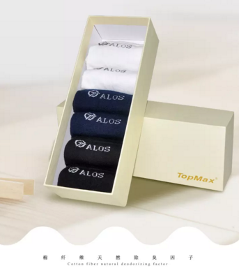 穿上這雙襪子，感覺踩在雲（yún）朵一樣，不（bú）臭腳！