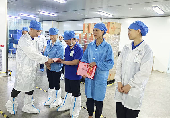 勞動最（zuì）光榮，向勞模致敬！