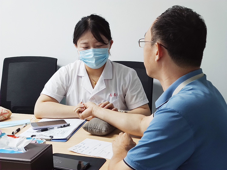 中醫診療進企業|興（xìng）業卓輝守（shǒu）護員工身心健康